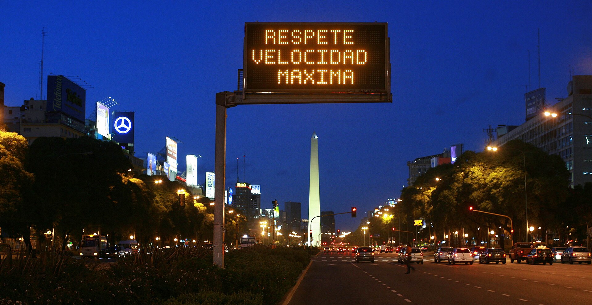 Buenos Aires street night