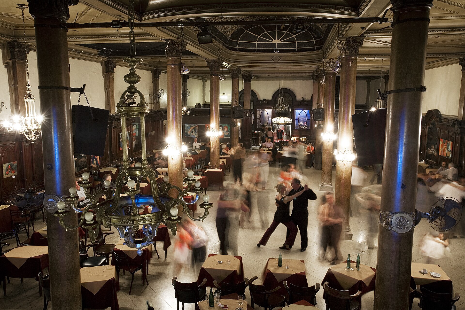 tango dancers milonga Buenos Aires