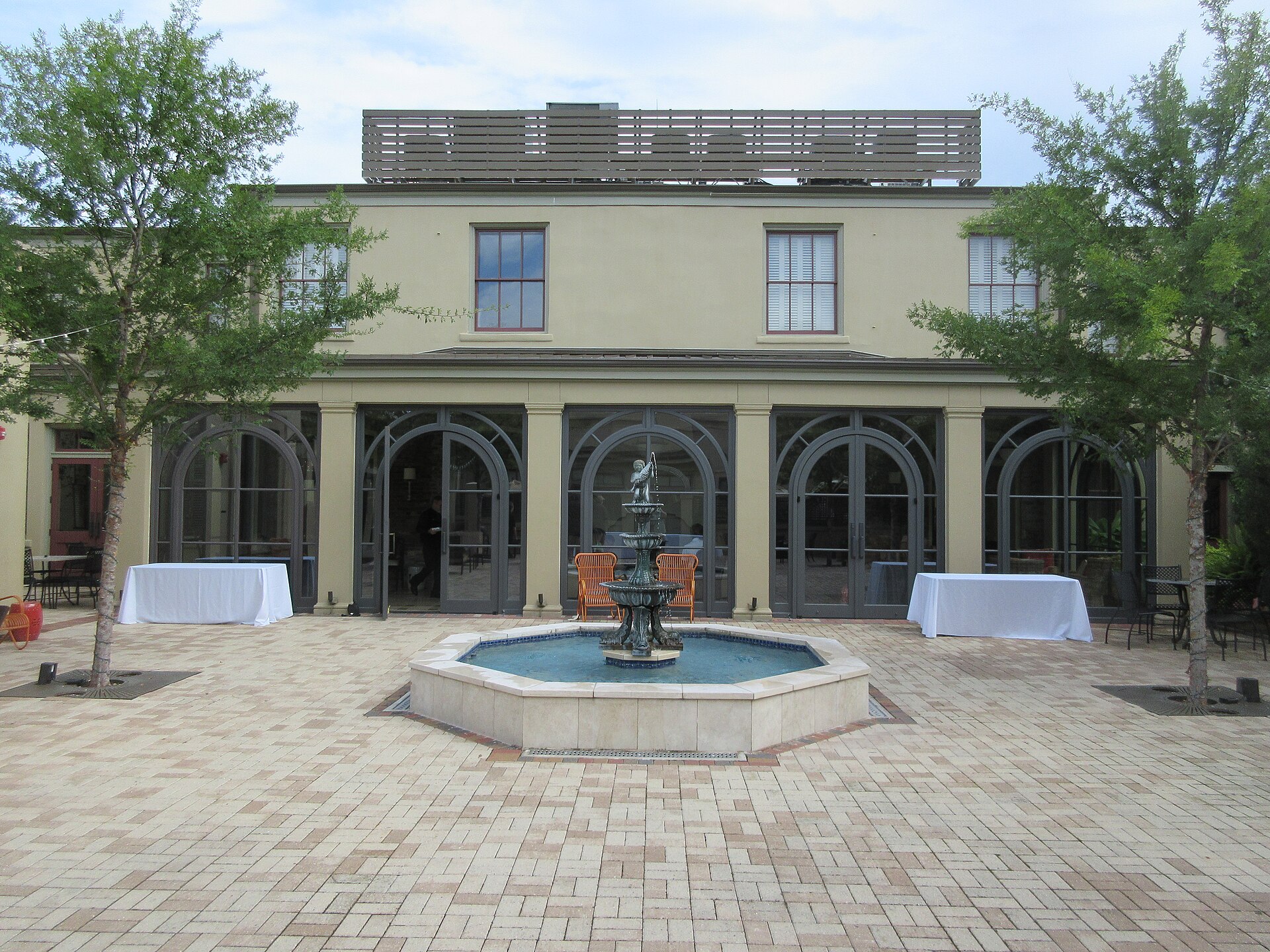 New Orleans hotel courtyard fountain