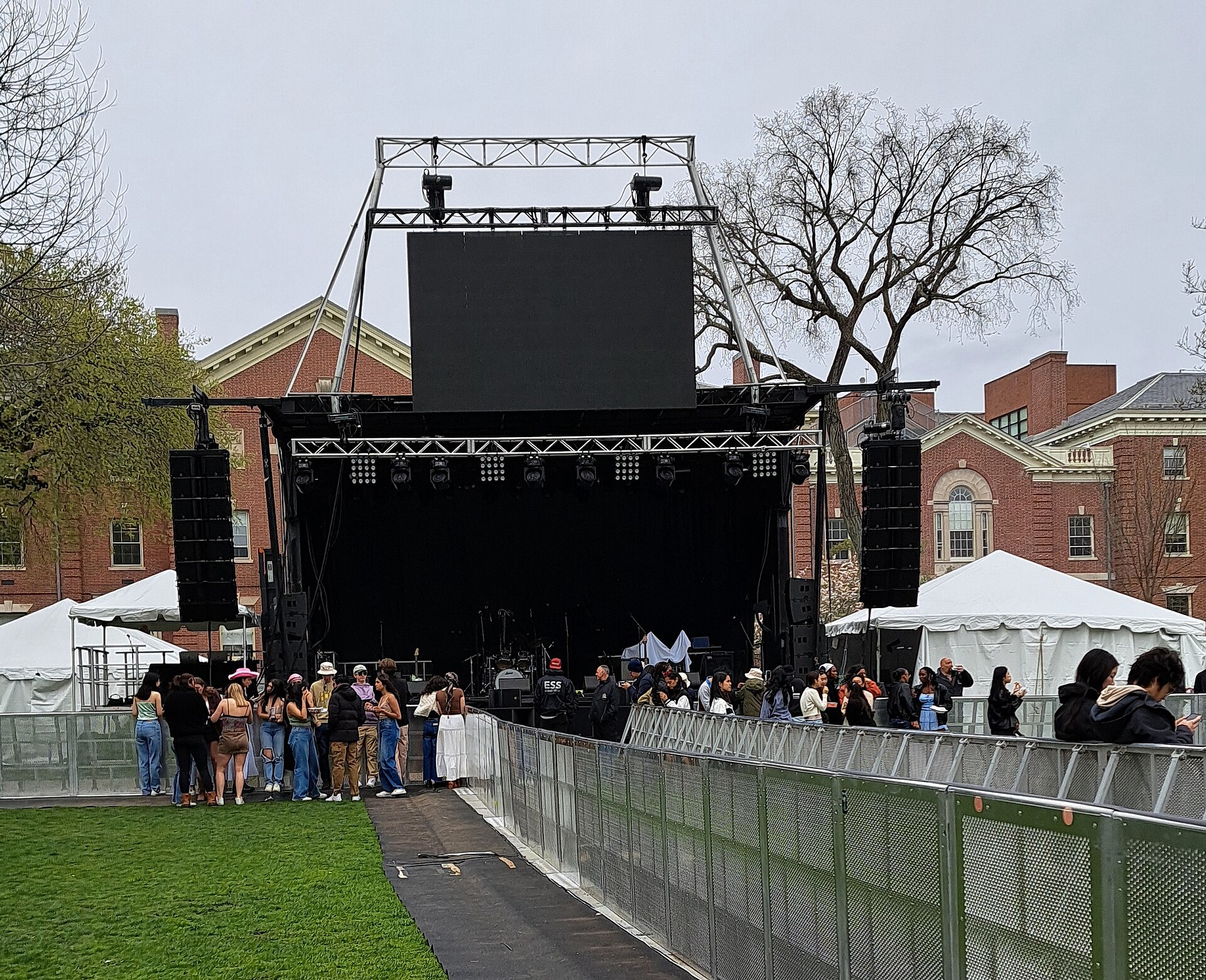 concert crowd speakers